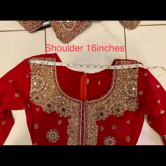 Pakistani Wedding Gown / Dress - Picture 2 of 11